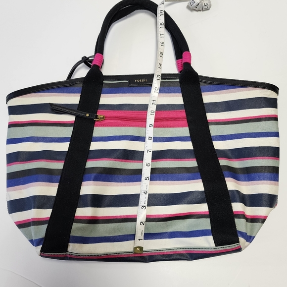 Fossil stripped large tote with a zipper pouch vinal material - Picture 14 of 16